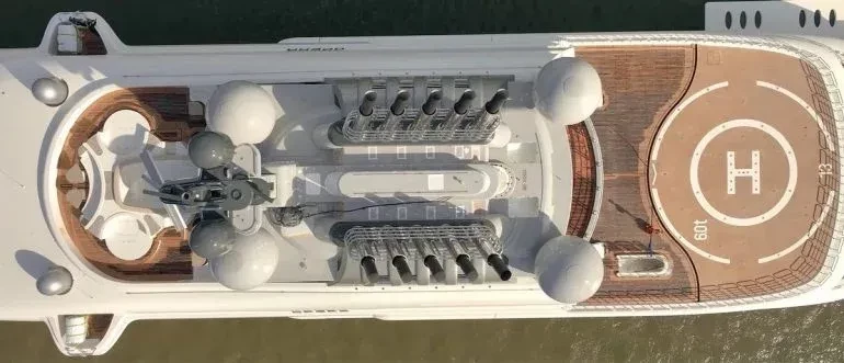 Кейт Миддлтон и принц Уильям с детьми отдыхают на самой секретной мегаяхте в мире, которая принадлежит королевской семье Абу-Даби