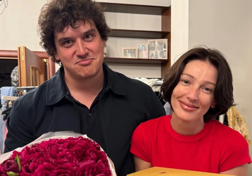 В сети появилось новое фото Насти Ивлеевой с мужем Филиппом Бегаком