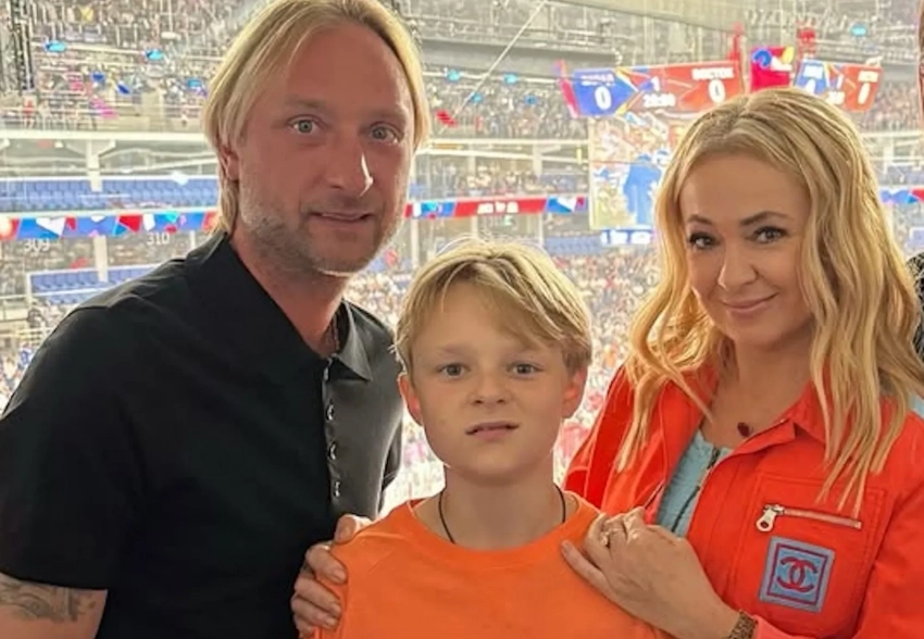 Яна Рудковская и Евгений Плющенко (после блефаропластики), Любовь Успенская и Анастасия Шубская посетили хоккейный матч с участием Александра Овечкина