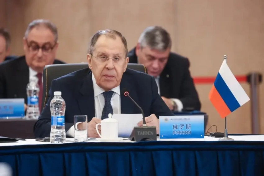 Глава МИД РФ: мир отказывается от доллара из-за политики США