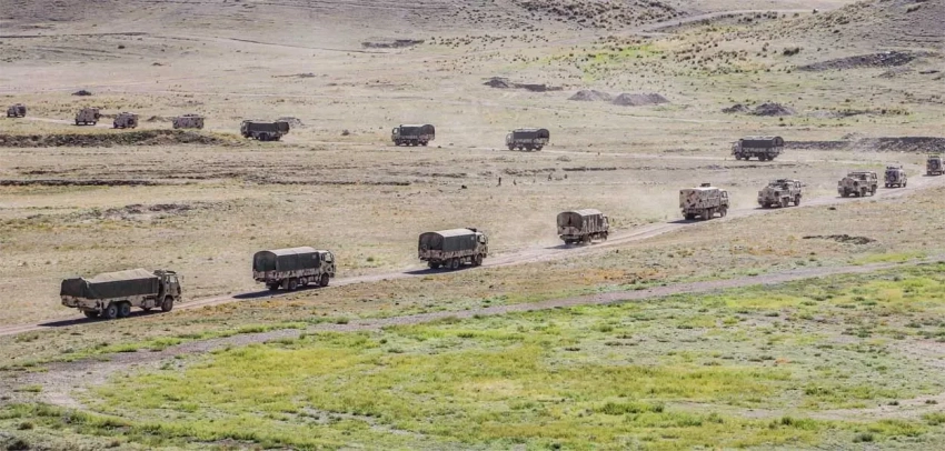 Китайская армия показала, как сегодня не нужно перебрасывать силы и средства в случае реального вооружённого конфликта
