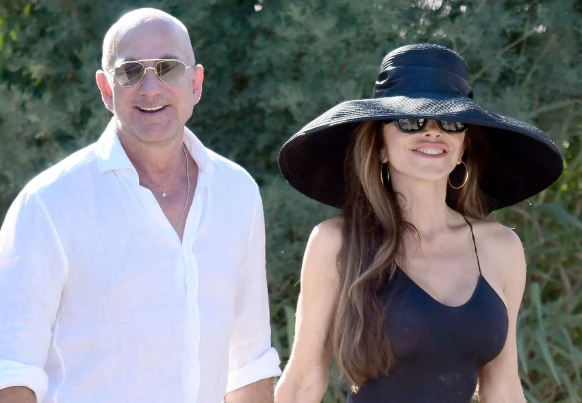 Джефф Безос и Лорен Санчес проводят медовый месяц в Сен-Тропе