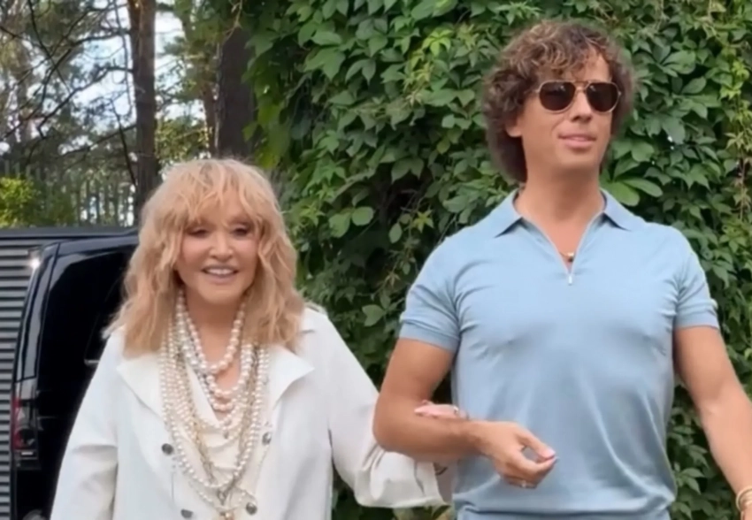 Алла Пугачёва и Максим Галкин* посетили фестиваль Лаймы Вайкуле в Юрмале