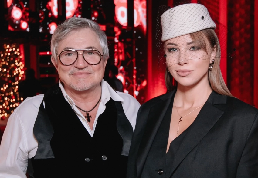 В сети обсуждают драму в семье Дмитрия Диброва: его жена якобы завела роман с женатым другом семьи и отцом шестерых детей