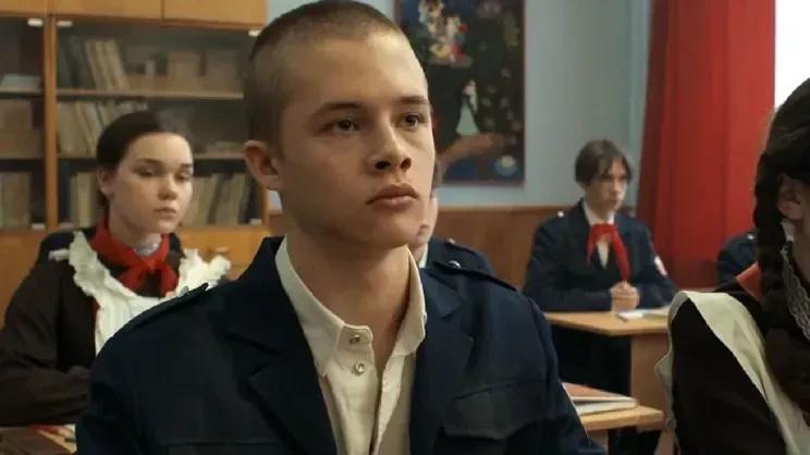 "Мне её жалко". Звезда "Слова пацана" Леон Кемстач высказался о хейте в адрес Анны Пересильд, блате в кино и конфликте с Никитой Кологривым