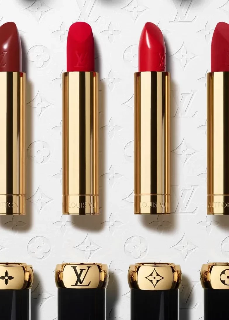 Помада за 160 долларов: в сети обсуждают первую линейку косметики Louis Vuitton