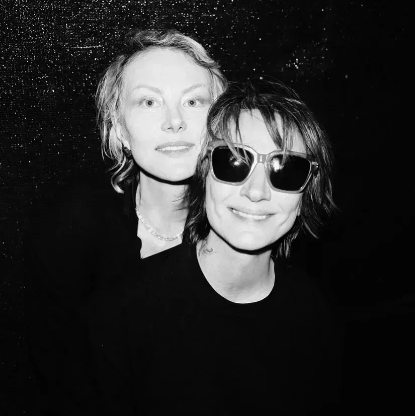 Рената Литвинова поделилась редкими фото с Земфирой* в честь её 49-летия