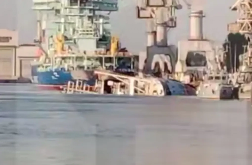 Борьба за судно продолжалась всю ночь: возле причала Балтийского завода затонул буксир «Капитан Ушаков»