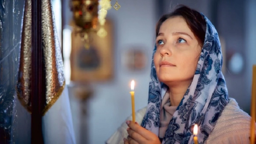 Какие обряды на женское счастье провести в праздник Успение Пресвятой Богородицы 28 августа 2025