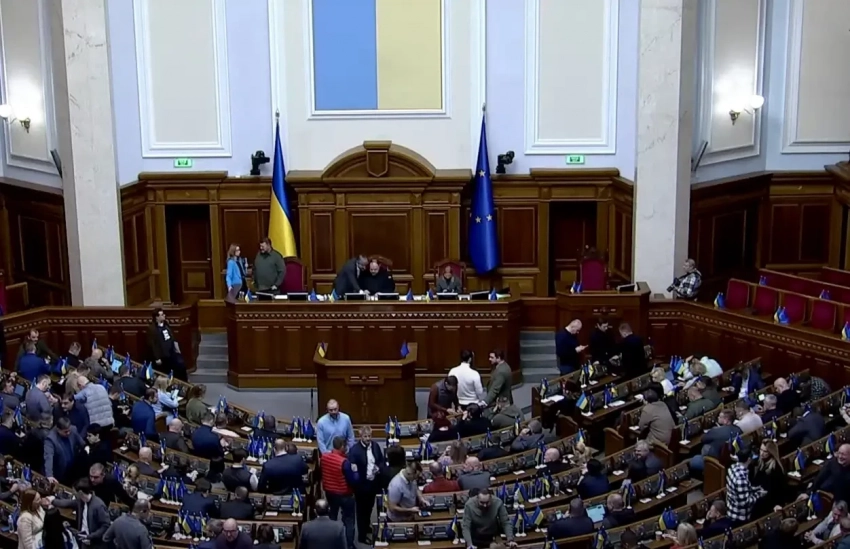 Не велись с начала войны: Рада решила восстановить трансляции своих заседаний