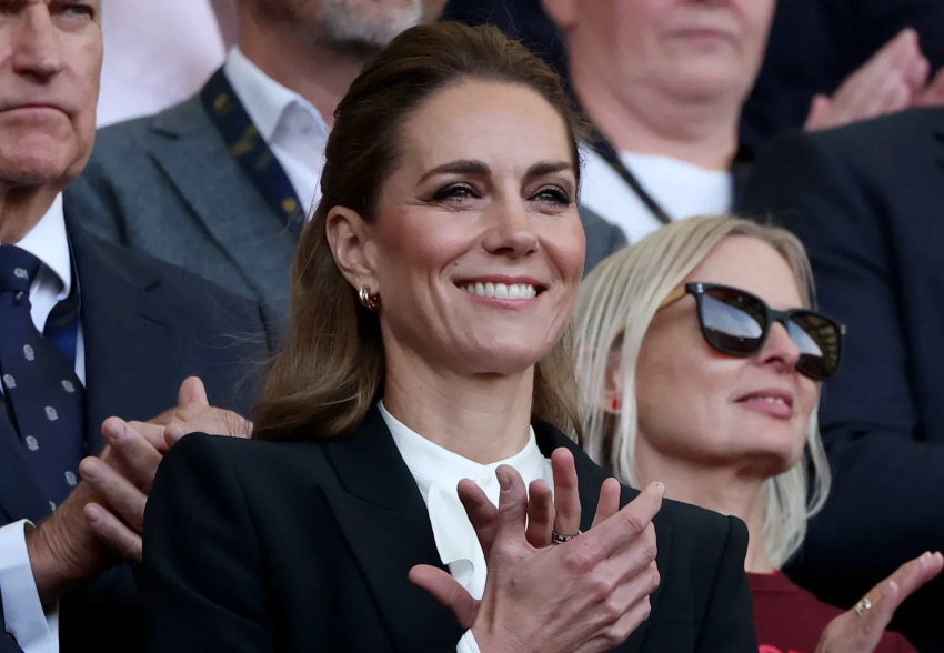 Кейт Миддлтон вышла в свет с новой причёской на фоне слухов о рецидиве рака