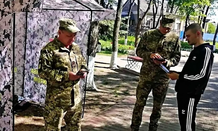 Киев продолжает отправлять русскоязычное население Донбасса в окопы