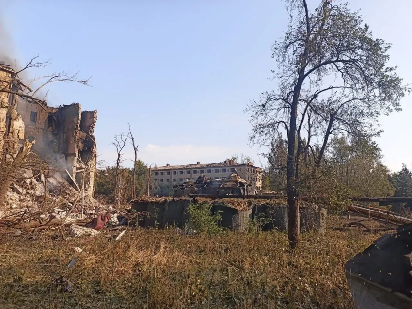 Украинский фотограф «засветил» габионы, пытаясь выдать объект ВСУ за гражданский