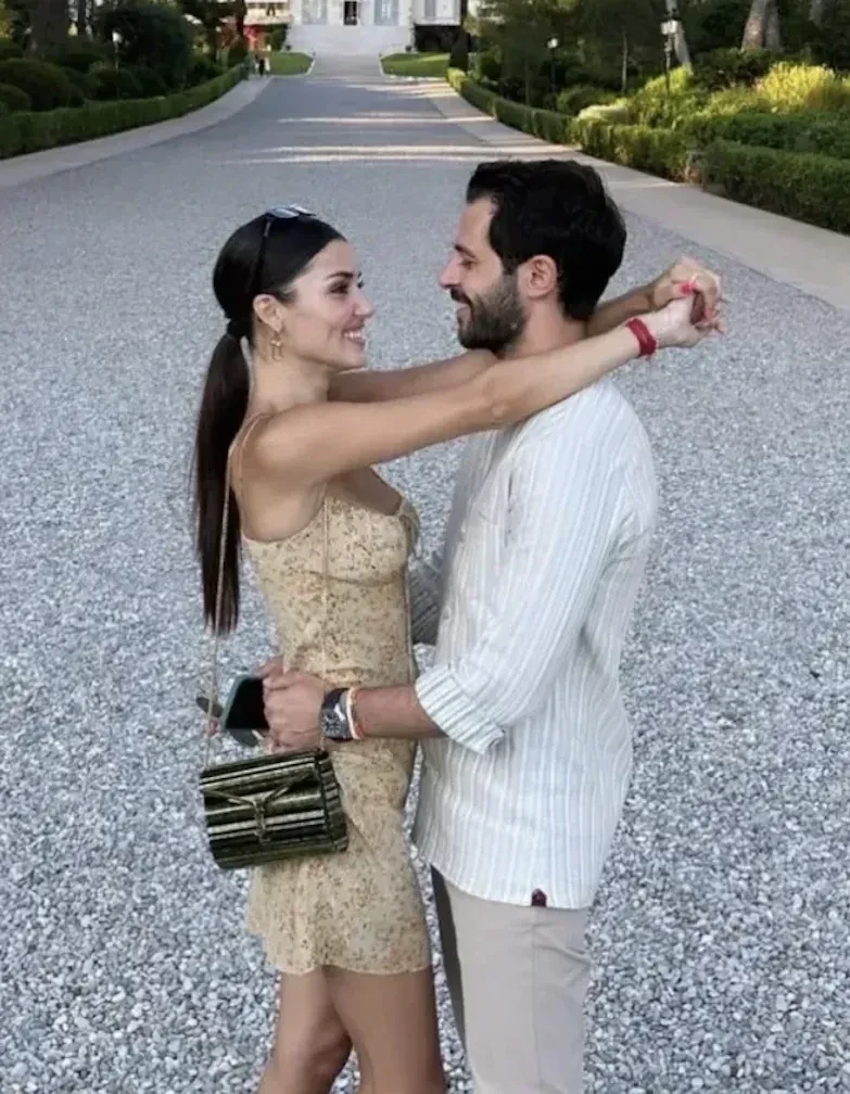 В сети появилось видео со звездой сериала "Постучись в мою дверь" Ханде Эрчел, арестованной по делу о наркотиках