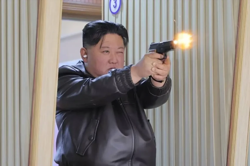 Глава КНДР и его дочь посетили оружейный завод, опробовав новый пистолет