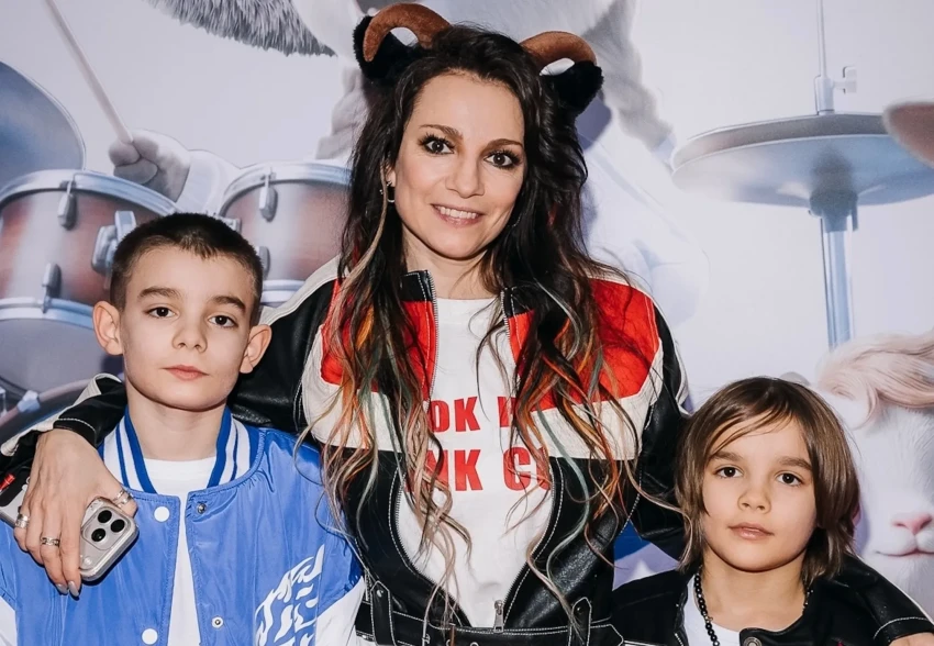 Люся Чеботина, группа "Корни", Светлана Светикова и Алёна Ахмадуллина посетили премьеру в Москве