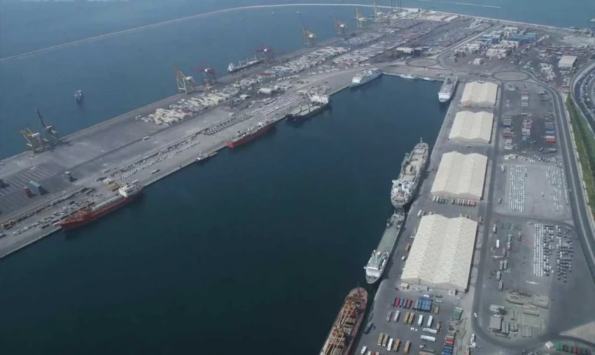 Обучение в ОАЭ идёт на удалёнку, Дубай хочет создать транспортный коридор в Оман