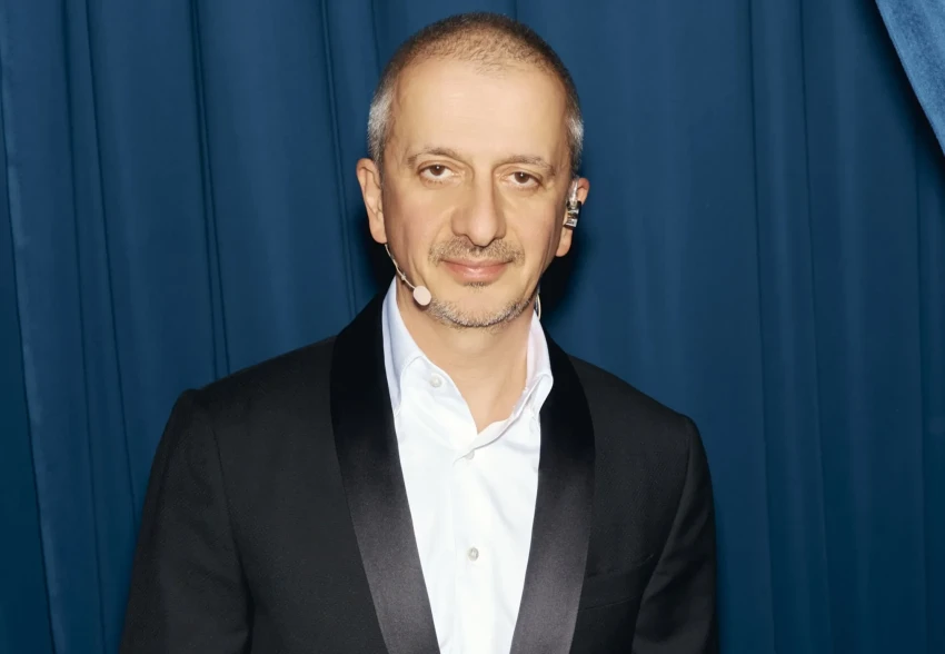 "Хватит липовых оценок". Константин Богомолов раскритиковал студентов Школы-студии МХАТ после ухода с поста ректора на фоне скандала